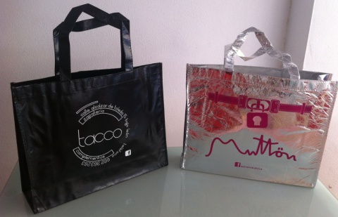 Bolsa TNT plastificada negro, plata u oro